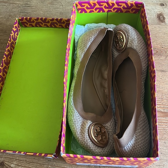 Tory Burch Caroline Flats - Picture 2 of 10